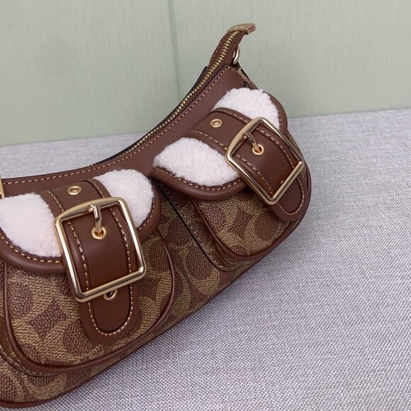 Coach Ashton Baguette In signature canvas - Picture 5 of 8